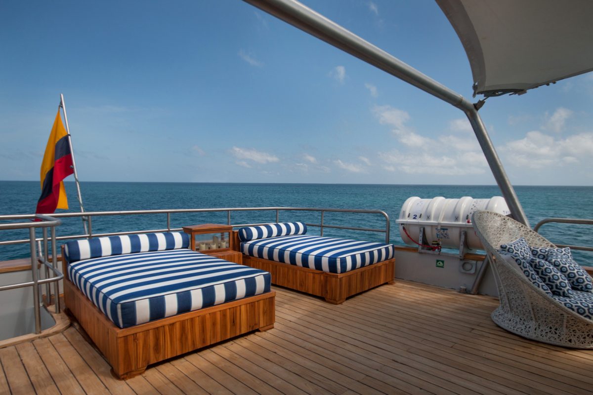 4.3 Sundeck