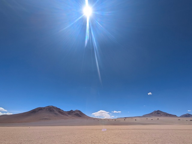 A sandy expanse of desert and mountains in the Dali Desert in Eduardo Avaroa Reserve