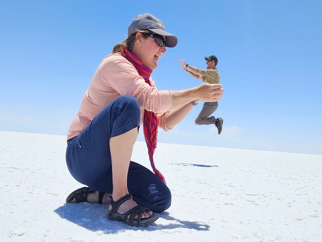 A funny photo showing a giant woman holding a tiny man on the uyuni salt flats