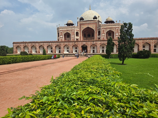Humayun's Tomb in New Delhi, India, a UNESCO World Heritage Site featuring Mughal architecture, red sandstone walls, and a grand white marble dome.